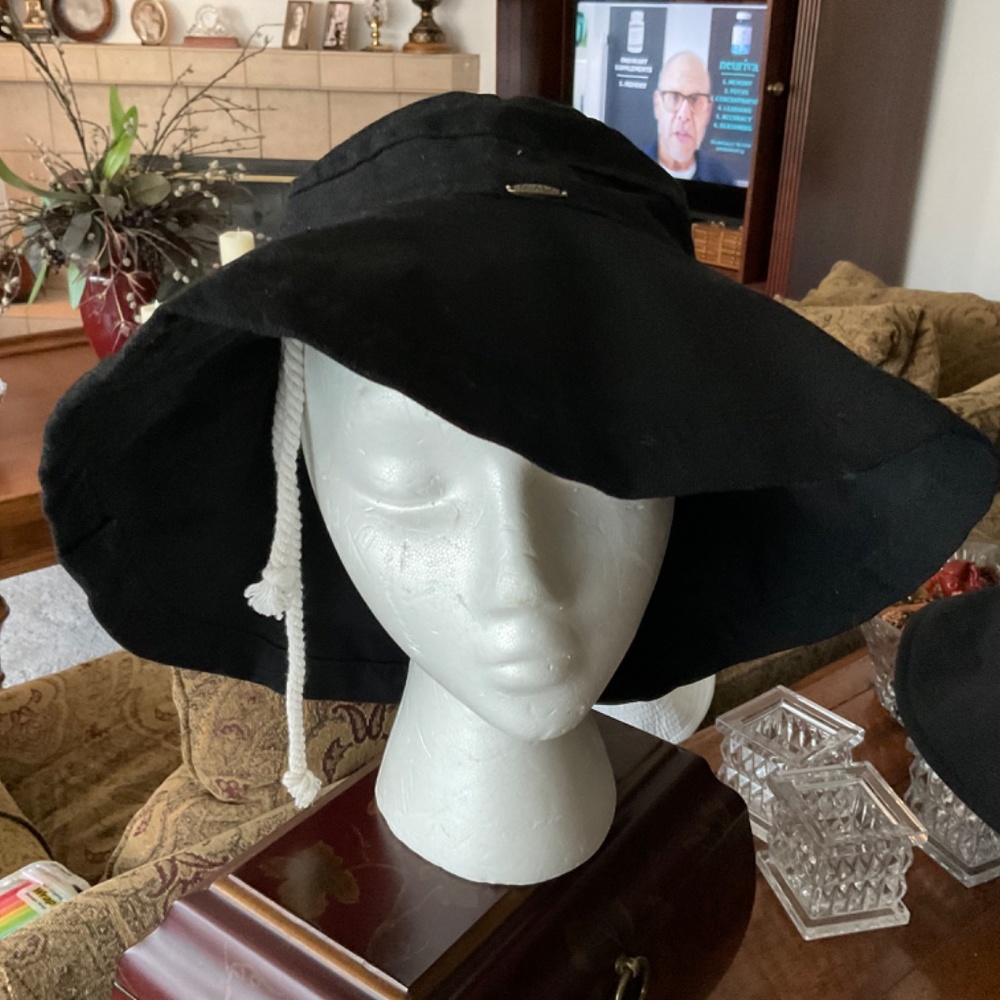 Sun hat - Picture 2 of 2